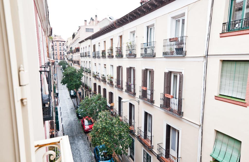 Apartamentos Gran Via Madrid Esterno foto